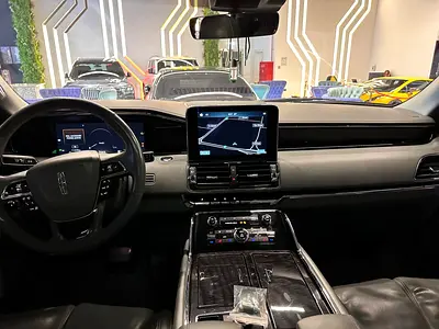 صورة 4 لـ 2018 Lincoln NAVIGATOR
