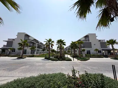 PARK FACING | SINGLE ROW | BEST OPTION | PRIVACY