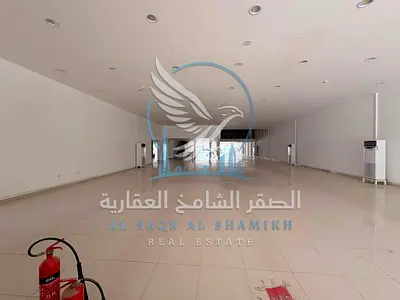 Industrial showroom for rent in Industrial Area 4, directly on a main road. Area: 34,000 sq. ft. Modern finish, offices, bathrooms, kitchen, central A