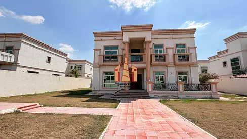 Luxury 4BR Villa with Maidroom + wardrobes For Rent in Barashi