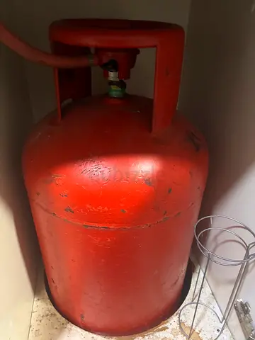 Gas cylinder 22 and 16kg with regulator