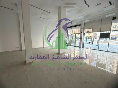 محل تجاري للإيجار السنوي في الصناعية 15 شهران مجانيان بمساحة 1650 قدم مربع مكتب داخلي مطبخ حمام منطقة تجارية حيوية على شارع رئيسي