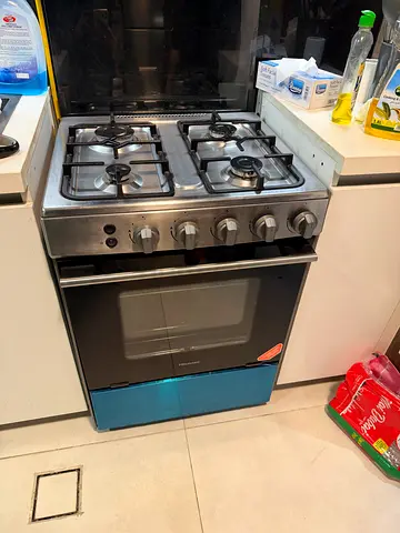 Hisense 60cm Stainless Steel 4-Burner Gas Cooker with Oven - Good Condition