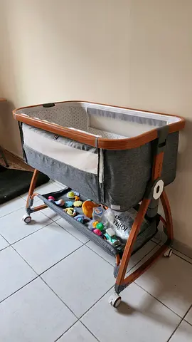 Baby Bassinet / Bedside Crib with Wheels & Storage – Excellent Condition