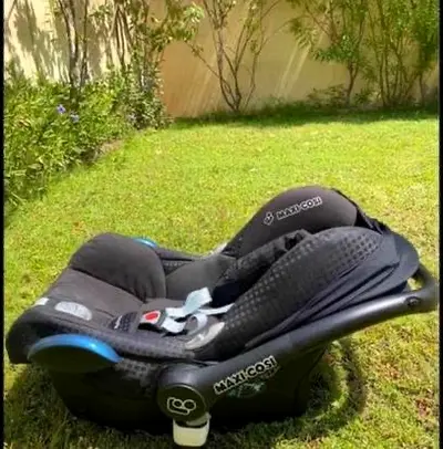 Bogaboo stroller with Maxi-Cosi Infant Car Seat (Rear-Facing) - Good Condition