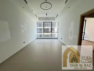 غرفة وصالة بالممزر بالشارقة | جيم | مسبح | باركينج | تكييف مركزي | غرفة غسيل | خزائن بالحائط | بلكون | اطلالة بحرية | سهل لمخرج دبي