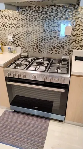 Bosch 5 burner gas cooker almost new