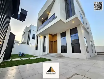 An excellent villa with hotel-standard finishing; includes electricity, water, and central air conditioning. Freehold ownership available to all natio