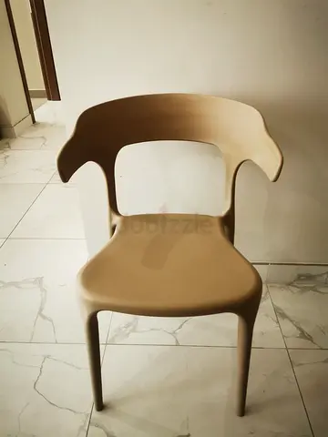 6*Moderns Beige Plastic Dining/Side Chairs - perfect Condition
