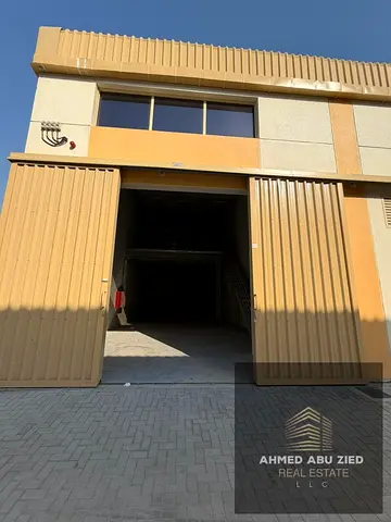 مستودع شبرة مع ميزان بالصناعية 1، أرضية إيبوكسي، مساحة 3240 قدم، حمام وكهرباء 20KW. الإيجار 120 ألف، 4 دفعات، تأمين 5% كاش، مناسب لكل الأنشطة.