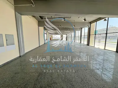للايجار شوروم الصناعيه 5 | موقع استراتيجي مميز | علي الرئيسي | مساحه 9الف قدم | تصميم عصري | تكيف مركزي | اول ساكن | مكاتب للاعمال | مناسب للتجاري |