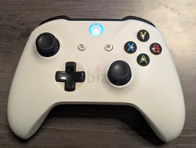 White Xbox Wireless Controller (Used, Good Condition)