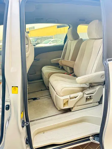 صورة 8 لـ 2011 Toyota PREVIA