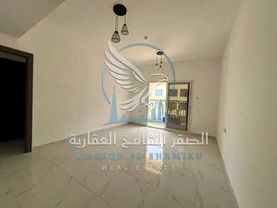 شقة غرفة وصالة للإيجار حمامين وبلكونة وخزائن بالحائط في منطقة الفلاح الشارقة