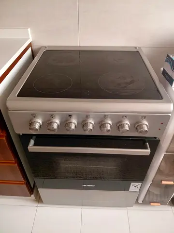 Electric glass-top cooker with oven - perfect working condition