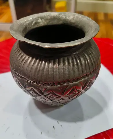 Small Antique-Style Decorative Metal Pot / Vase 9cm height