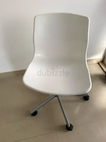 White Modern Plastic Office Chair on Wheels - Good Condition