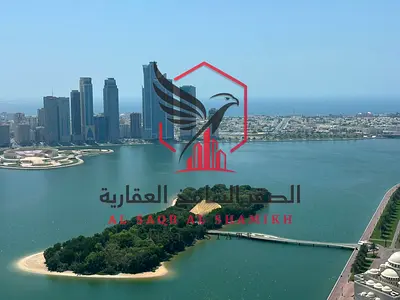 اطلالة بحرية كاملة ثلاث غرف وصالة بمساحة واسعة مع تكيف مجانا على المالك و باركين مجانا وجيم ومسبح مجانا و غرفة خادمة صف اول على بحيرة خالد