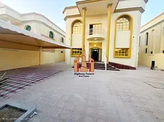 4 Bed room 2 hall Majlis maids room parking big villa like new 120k