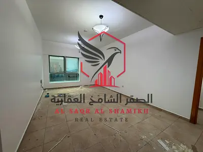 شقة للايجار السنوي غرفة و صالة بالاطلالة بحرية مع خزائن بالحائط تكييف على المالك جيم و مسبح مجاني مع باركن مجاي و قريب من جميع الخدمات