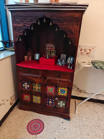 Flow mounted Pooja/mandir