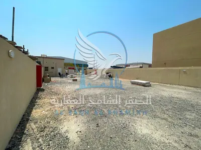 للإيجار حوطة صناعية مميزة في الصجعة – موقع استراتيجي للأنشطة الصناعية متاحة للإيجار ساحة مفتوحة بمساحة 7000 قدم مربع في موقع صناعي متميز