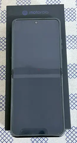 Moto Razr 60 Ultra Blue/Green Color