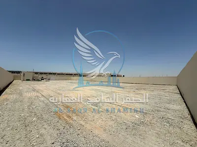 مستودعات - معارض - محلات - اراضي - حوط (المنطقة الصناعية 18 - المساحة20,000 قدم مربع - 2 مكتب - سيتم توصيل الكهرباء خلال4 أشهر)