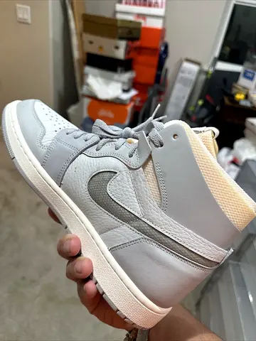 Nike air Jordan zoom 1 london Light grey high-top sneakers, barely used