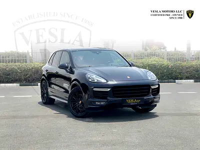 PORSCHE CAYENNE GTS / GCC + 440 HP + SPORT CHRONO + PANORAMIC SUNROOF + BOSE SOUND SYSTEM