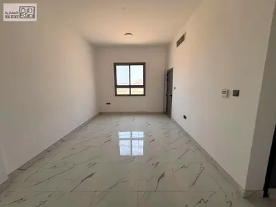 شقة للإيجار غرفة وصالة مع حمامين في عجمان – الجرف الصناعية، مساحة مريحة وتصميم عملي، موقع مميز قريب من المسجد والخدمات، مناسبة للعائلات أو ا