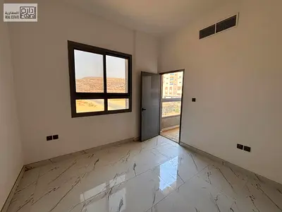 شقة للإيجار غرفة وصالة مع حمامين في عجمان – الجرف الصناعية، مساحة مريحة وتصميم عملي، موقع مميز قريب من المسجد والخدمات، مناسبة للعائلات أو ا