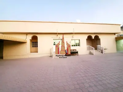 5Bed room Hall Majlis big yard parking in ghafiya 85k last,