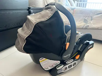 Chicco KeyFit 30 Infant Car Seat with base