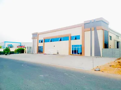 ▪️مدة الإيجار: 99 عامًا🔥 طاقة 593 كيلوواط – مستودع جديد كليًا للبيع في أم القيوين 🔥