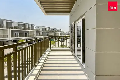 Corner Unit | 4br Spacious Layout | L Shape Garden