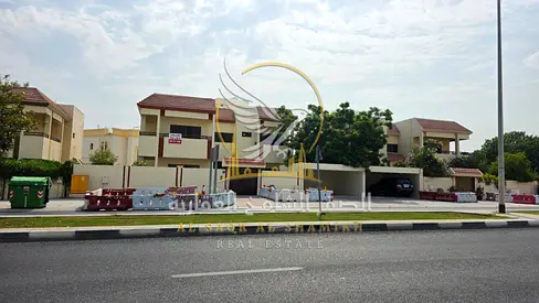 فيلا فاخرة مساحات واسعه 2 طابق 4غرف نوم 2ماستر قريبه من جميع الخدمات بمنطقة شرقان