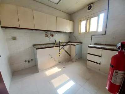 CLOSE TO MUWAILIAH BAS STOP FAMILY BUILDING 1BHK CANTARAL AC ONLY 30K TODAY BIG OFFER PARIM LOCATIO