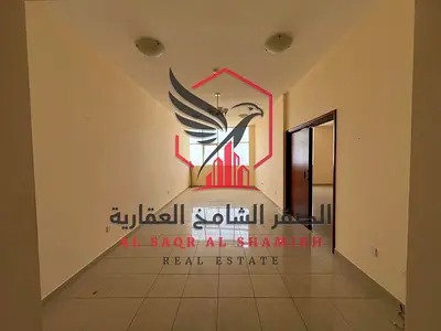 ثلاث غرف وصالة مع باركن مجانا مجلسين وصالة كبيرة غرفة خادمة ماستر غرف ماستر خزائن حائط مطبخ مع بلكونة تاور عائلي مساحات واسعة