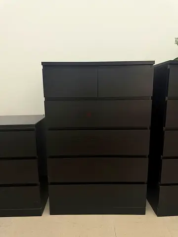 Dark wood 6-drawer chest / dresser in good condition