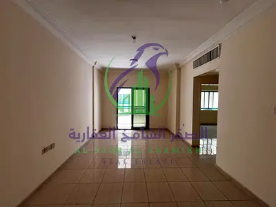 شقه غرفتين وصاله للايجارالسنوى منطقة القاسميه الند بإمارة الشارقه بلكونه اطلاله مفتوحه مساحات واسعه تشطيبات سوبرلكس موقع مميز