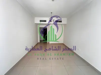 شقة غرفتين وصالة واسعة للإيجار مع إطلالة بحرية بانورامية وباركن مجاني وبلكونة وغرفة تخزين وجيم مجاني
