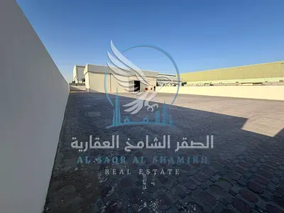 حوطة للإيجار في الصناعية 18 مع مستودع