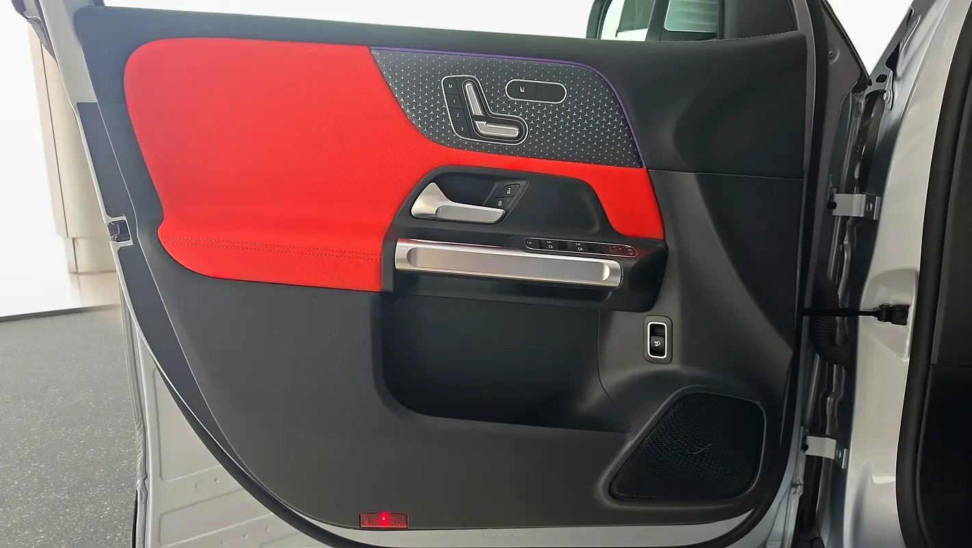 Mercedes-Benz GLB-Class 2025