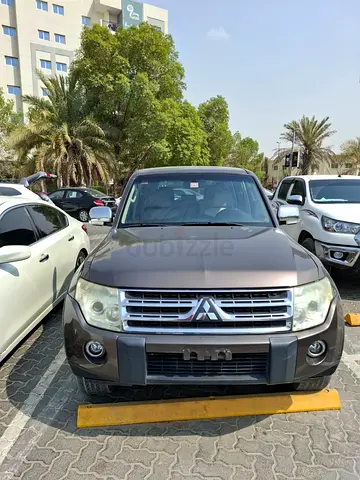 Pajero GLS 3.0 2009 model Gcc first owner Service History Original paint just buy and drive