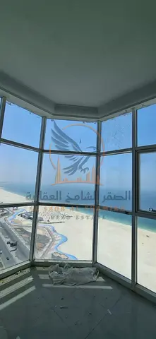 شقه للايجار السنوي ثلاث غرف صاله منطقه كورنيش عجمان موقع مميز سهوله الوصول لمخرج دبي والشارقه