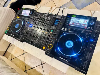 Pioneer CDJ 2000 with DJM 800 DJ Mixer