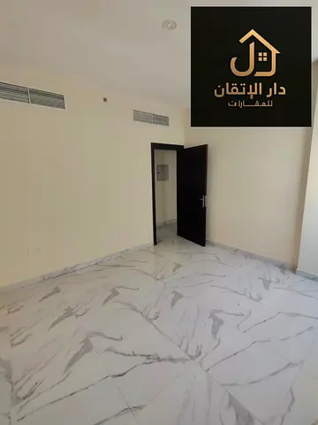 فرصة ذهبية للإيجار غرفه وصاله منطقه البوطينة موقع حيوي وقريب من جميع الخدمات