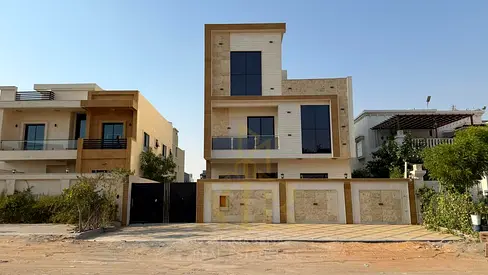 العامرة – عجمان| 6 غرف نوم ماستر | طابقين + روف | مصعد | مسبح | مساحة 3,800 قدم |