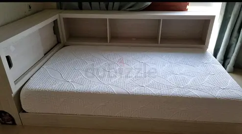 Bed and mattress